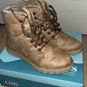Cliffs by White Mountain boots